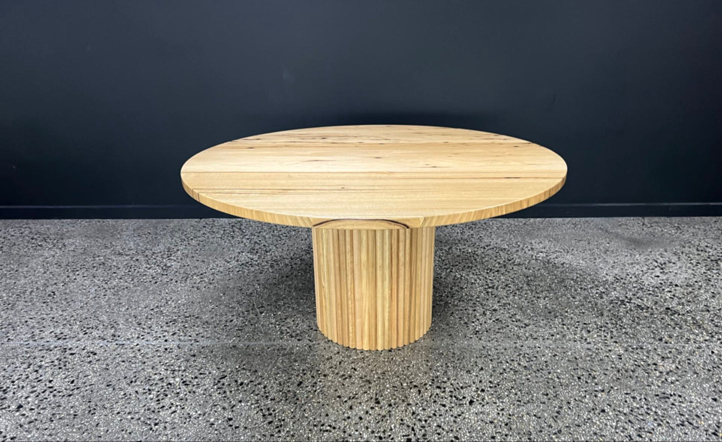 Esfera Table