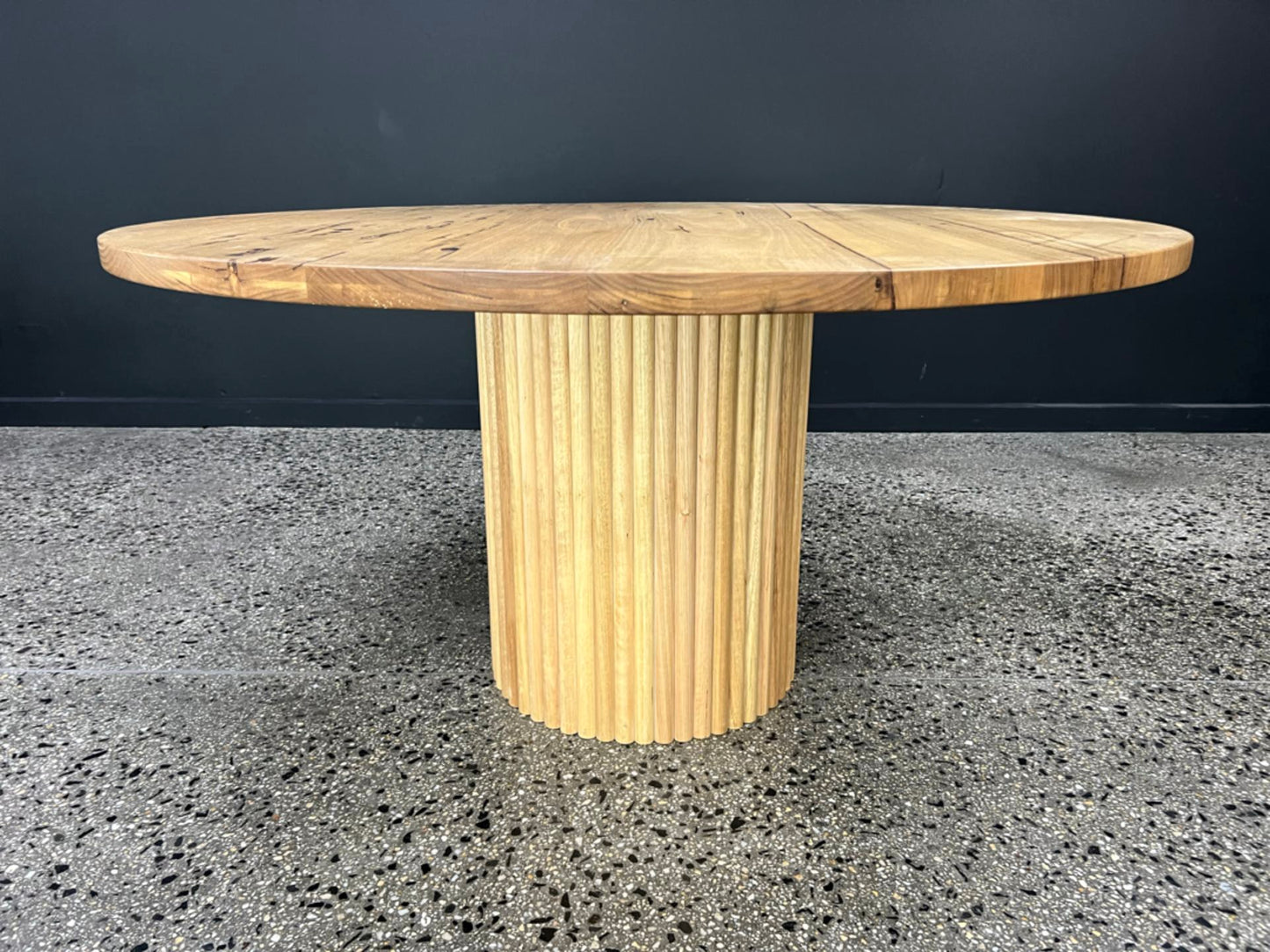 Esfera Table