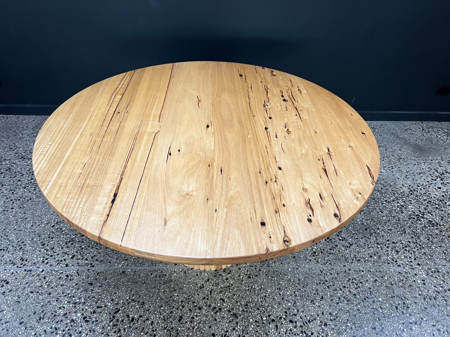 Esfera Table