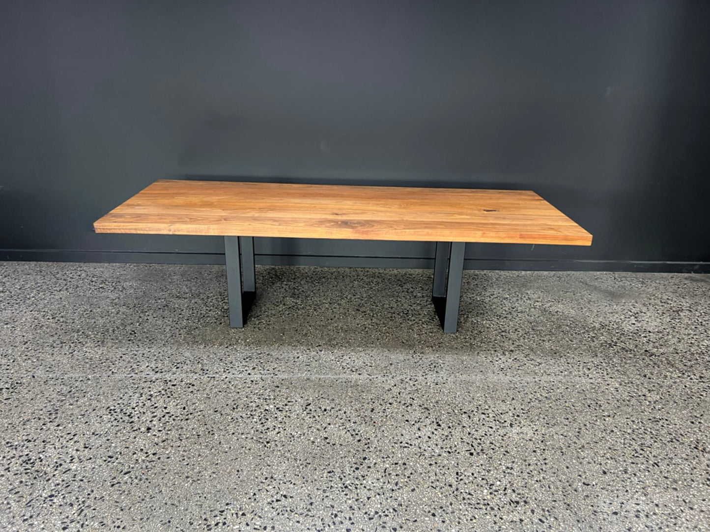 Noyer Dining Table