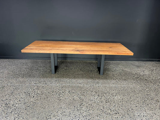 Noyer Dining Table