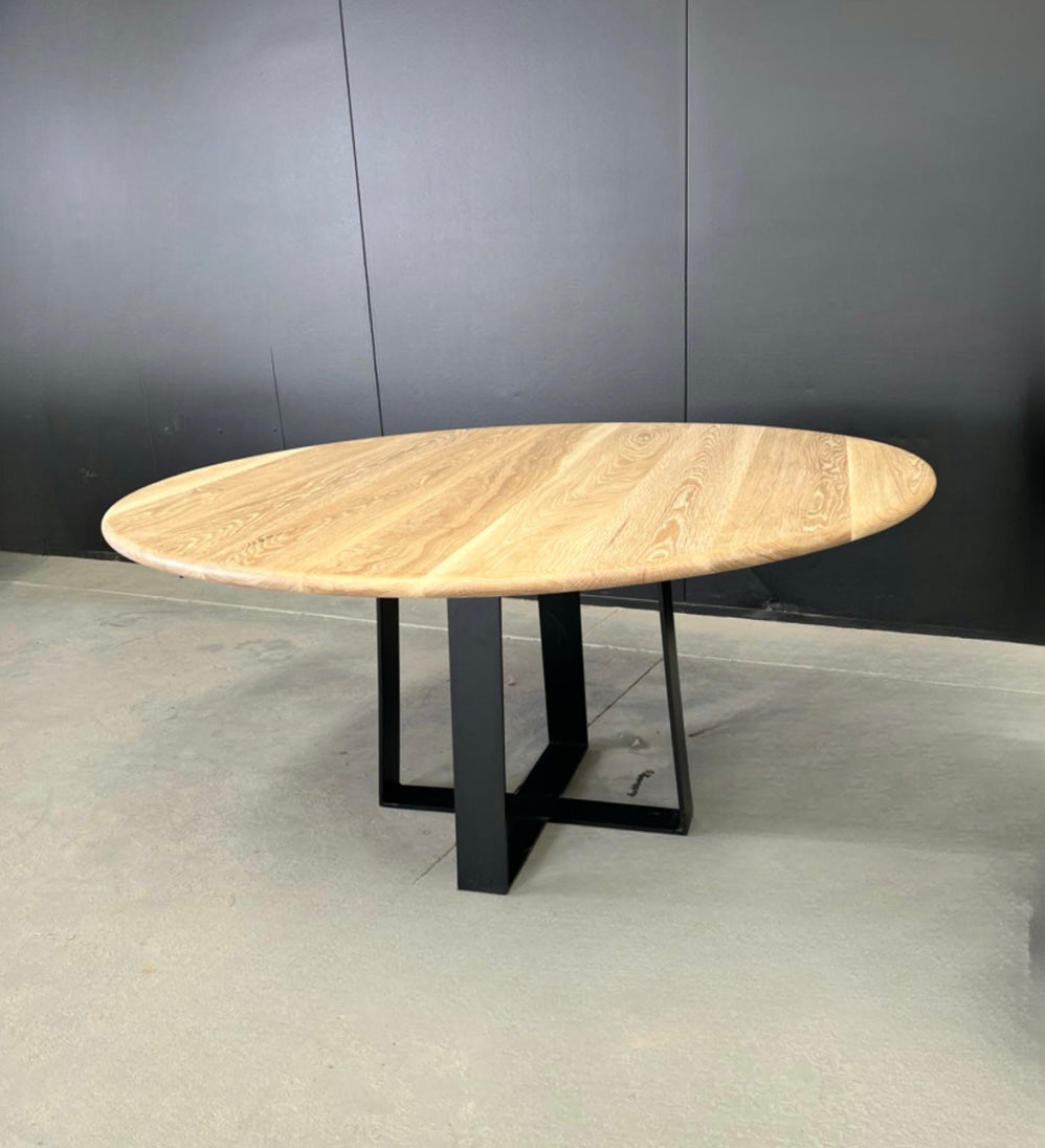 Autour Dining Table