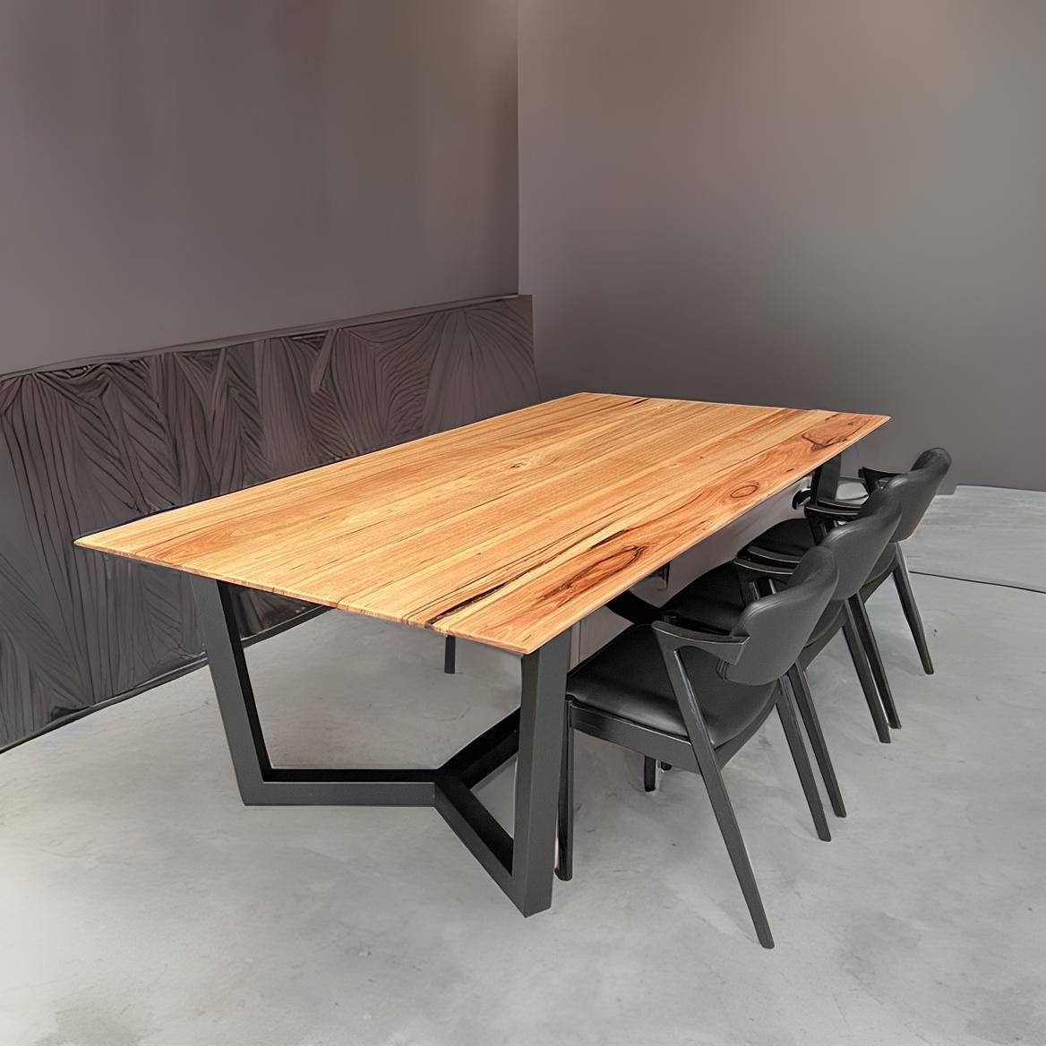 Shuki Dining Table