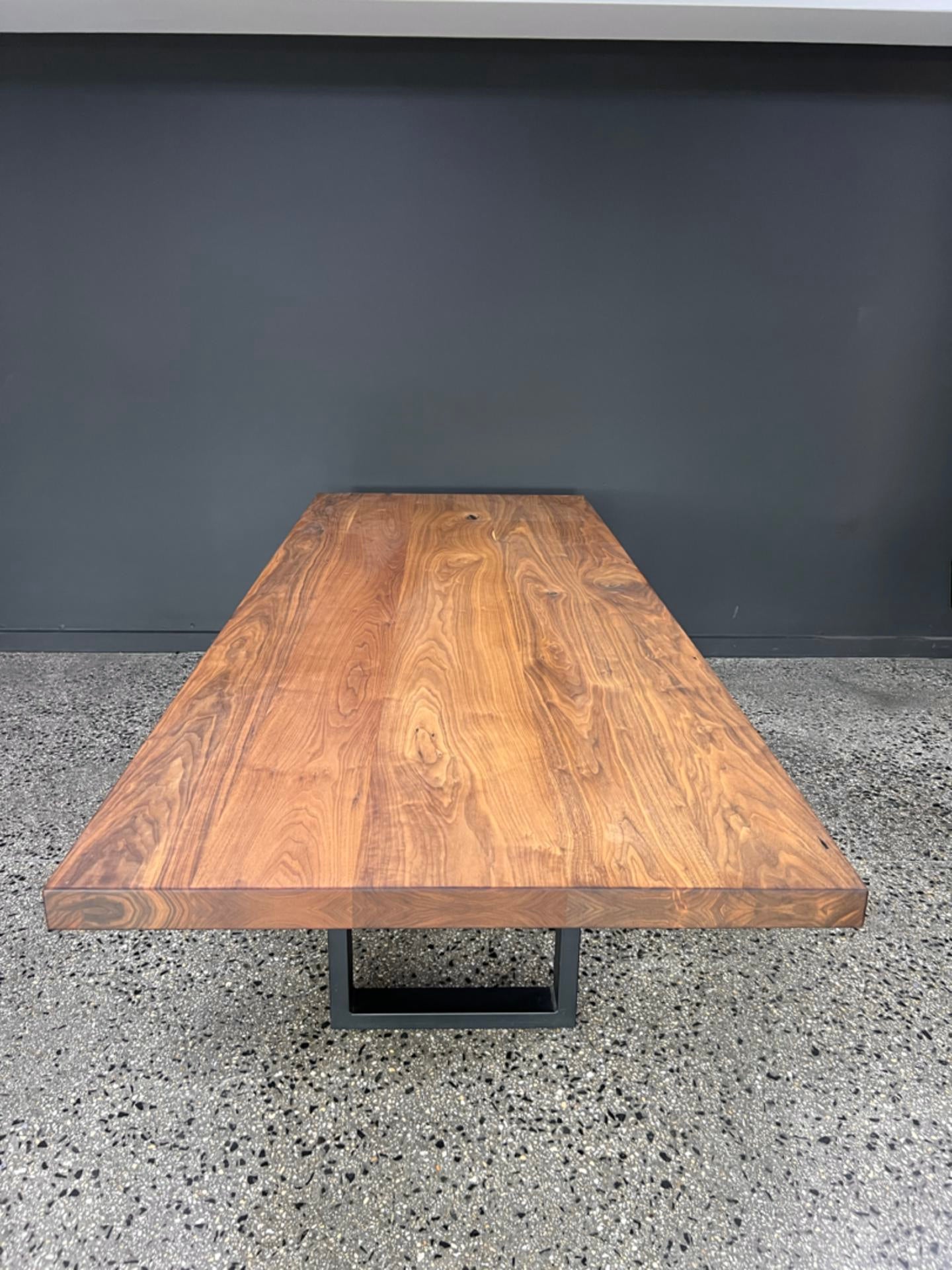 Noyer Dining Table