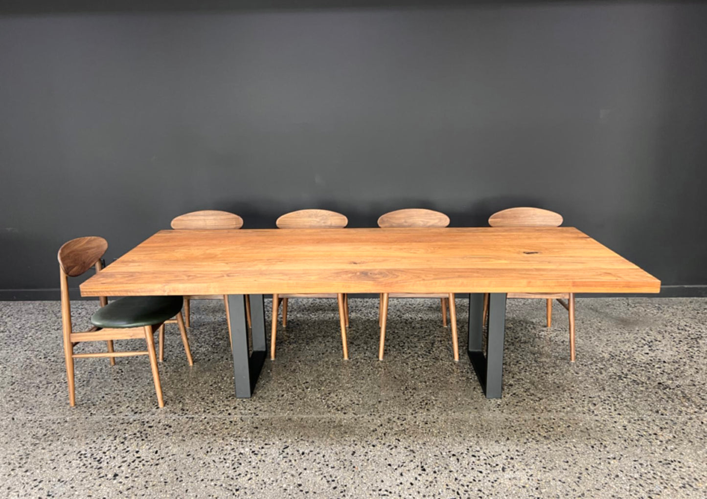 Noyer Dining Table