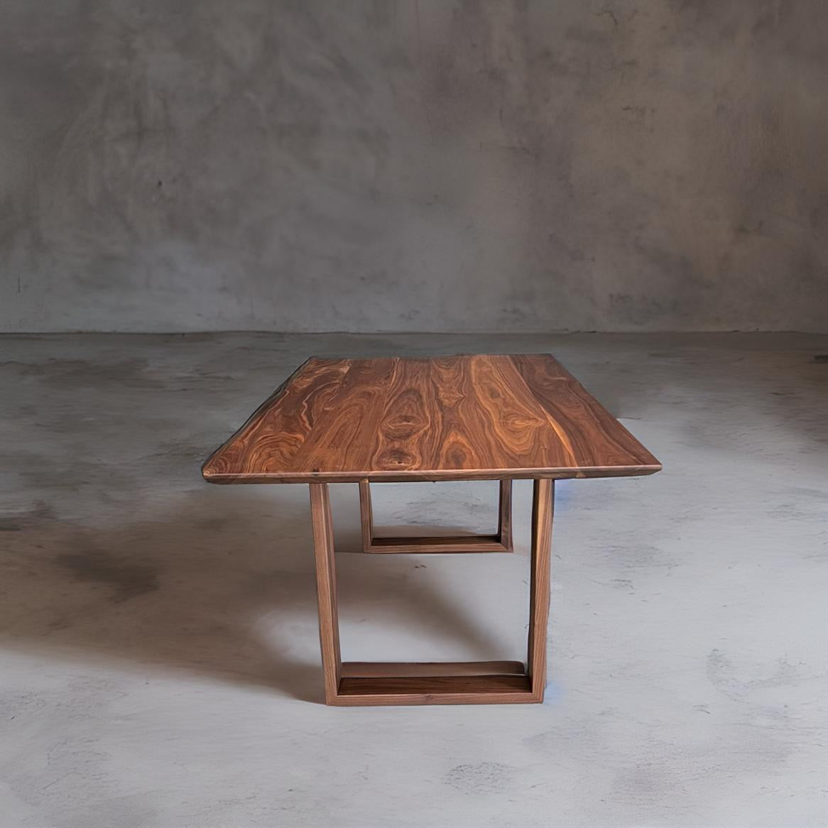 Arbre Dining Table